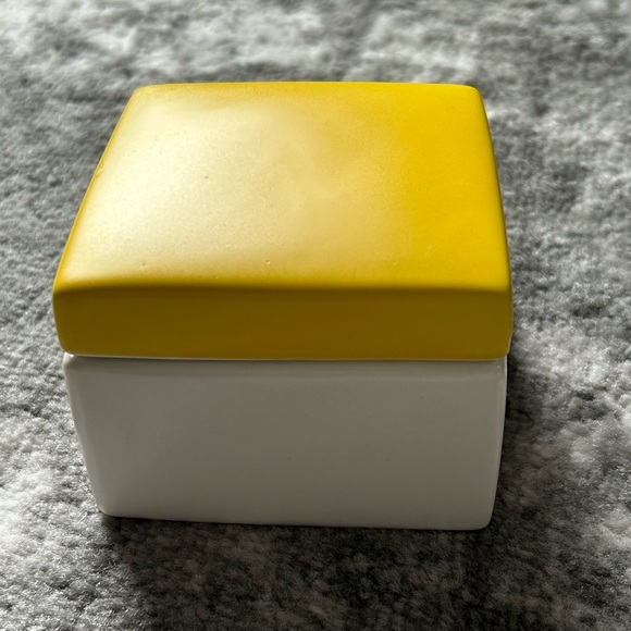 NEW J. Crew Yellow Ceramic Box - Picture 5 of 15